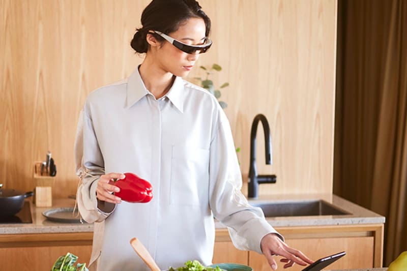 メガネと同じように装着して使える