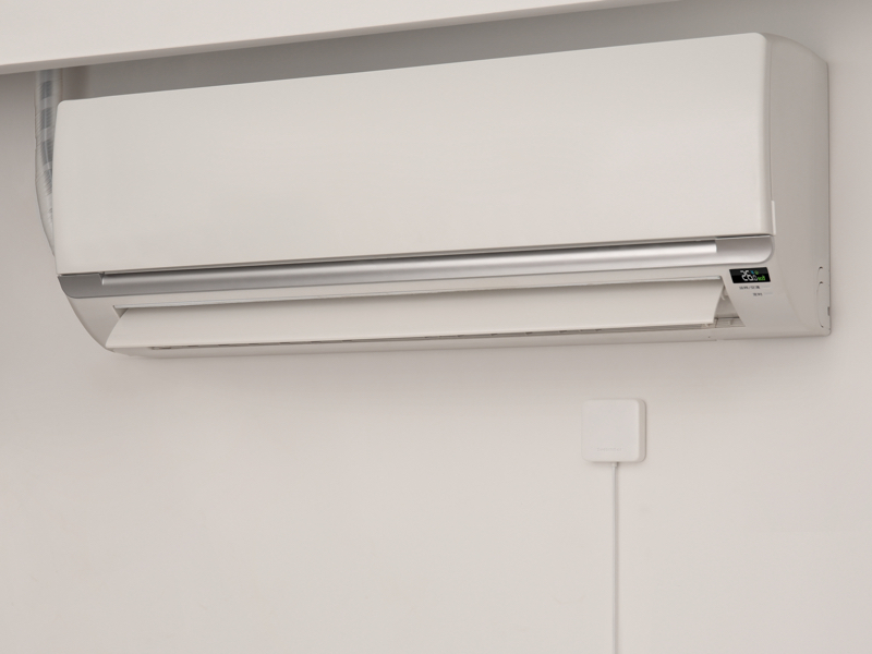 エアコンなどの家電を外出先から操作できる