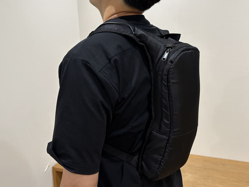 トレラン用のバックパックのように薄い