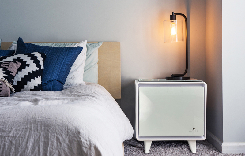 寝室のサイドテーブルとしても最適