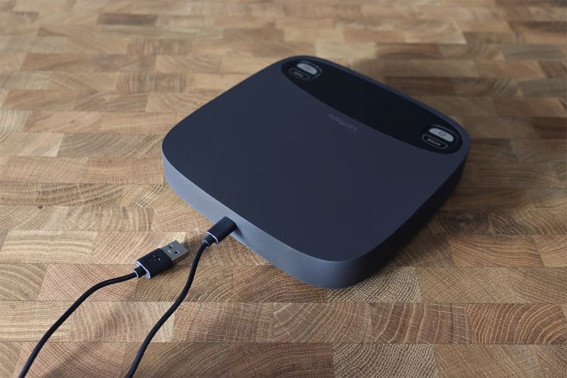 USB充電式で、満充電にかかる時間は約2～3時間