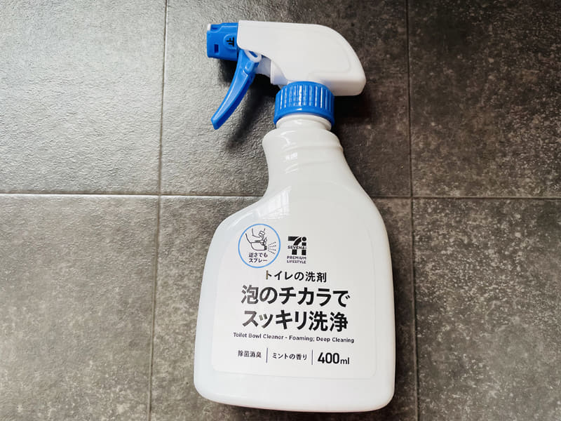 泡のチカラでスッキリ洗浄 トイレの洗剤 本体 400ml。価格は228円