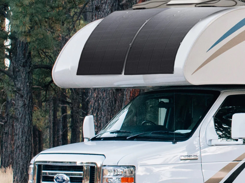 柔軟性が高く、車のルーフにも取り付けられる