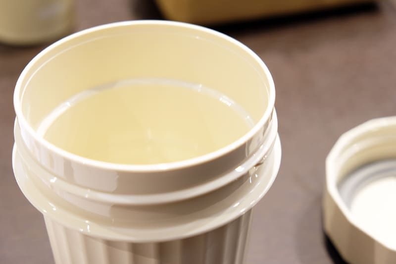 ネジが当たらないような形状にこだわった口元