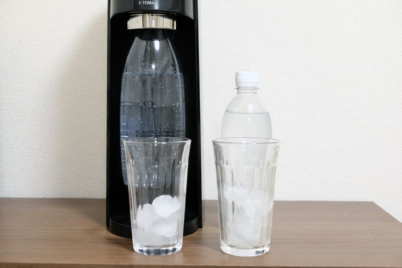 ソーダストリーム製の強炭酸水と、ペットボトルの強炭酸水を飲み比べ