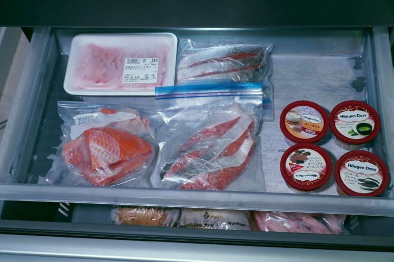 上段は浅めのトレイ