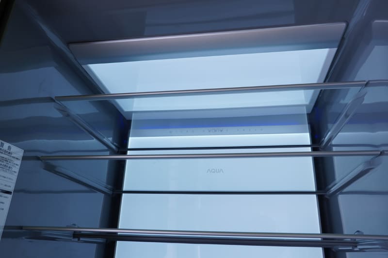 下から見上げたところ。かなり明るいです