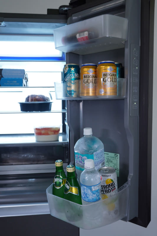 庫内がグレーというのもめずらしいです