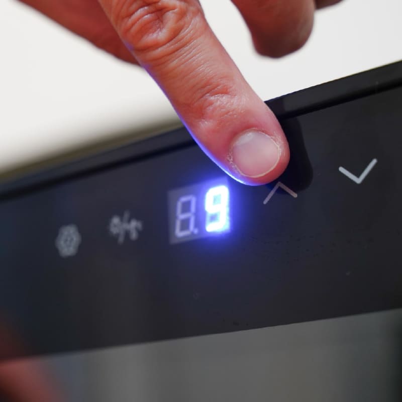 庫内の温度を3～18℃の範囲で1℃単位で設定