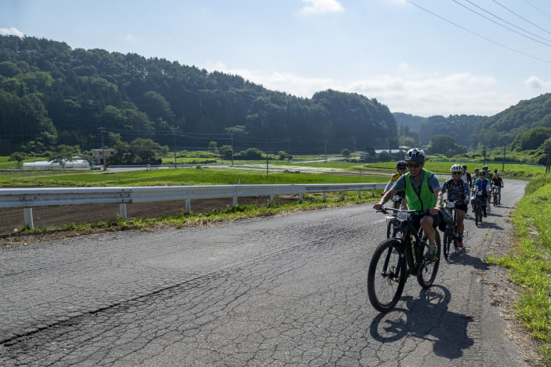 ヒルクライム開始。でもみんな笑顔