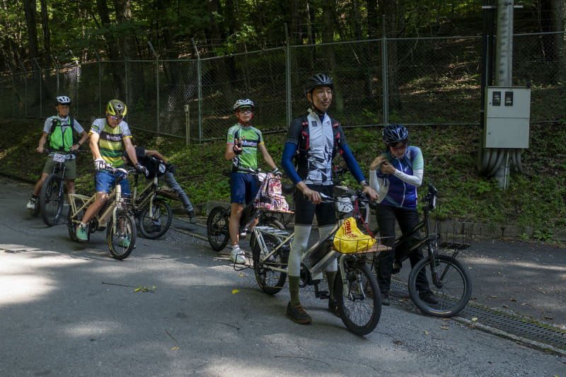 e-toolはVブレーキのため下りでいったん停車してクールダウン