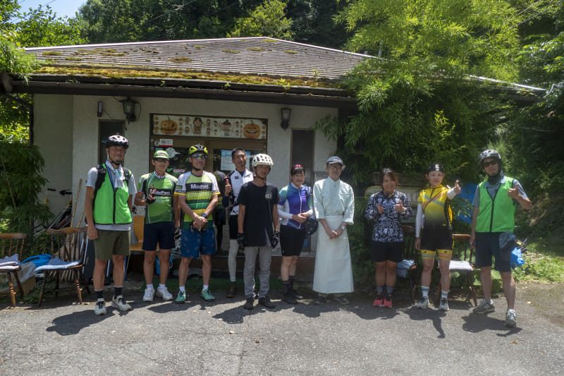 特別なガイドツアーにみんな笑顔。来年も参加されるそうです