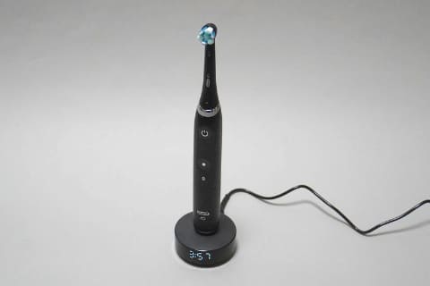 Oral-B iO 電動歯ブラシ本体 充電器付き 楽天市場】【数量限定！在庫限り OUTLET】【次世代電動歯ブラシ