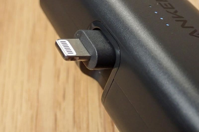 Lightning端子を起こしたところ