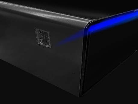 本体側面にはUSBポートを備える