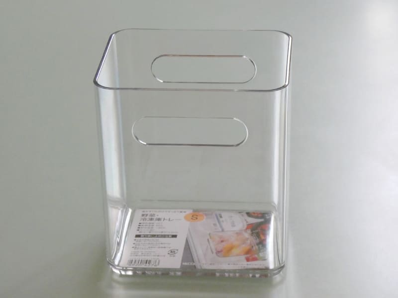 「野菜・冷凍庫トレー(S)」。サイズは12×10×13.5cm(幅×奥行き×高さ)、価格は399円
