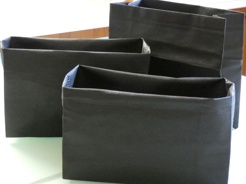 口を内側に折り込み、野菜室の高さに合わせて調節できる