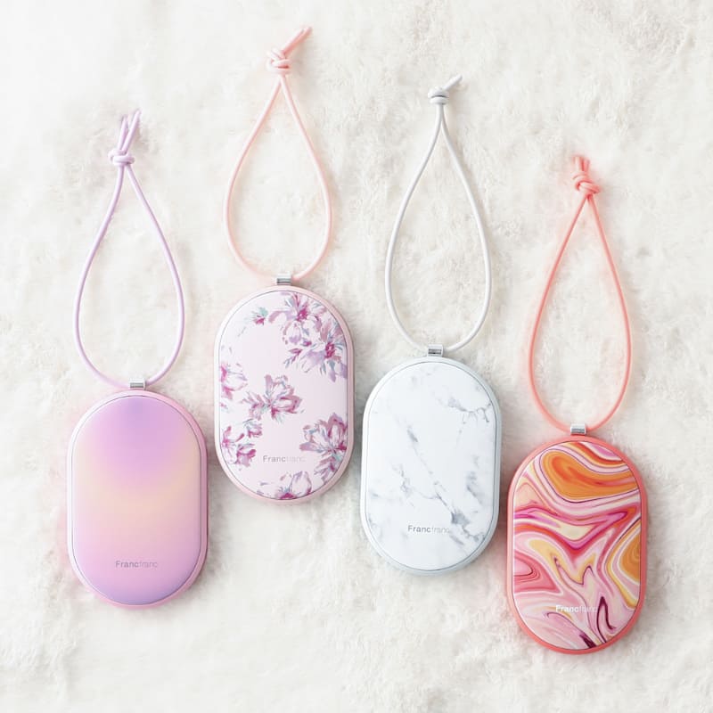 本体カラーはピンクやグレーなどのほか、マーブル ホワイト、フラワー、マーブル オレンジ、グラデーションをラインナップ