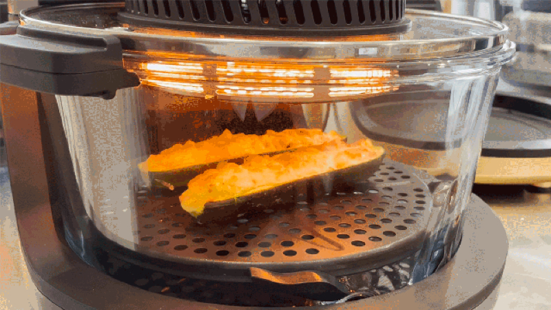 中が見えるガラスポットを採用
