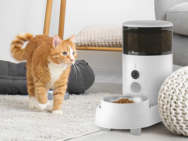 カメラ搭載のペット自動給餌器