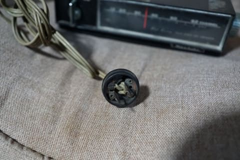 思い出家電】アナログTV時代のUHFコンバータ 家族だんらんを思い出す