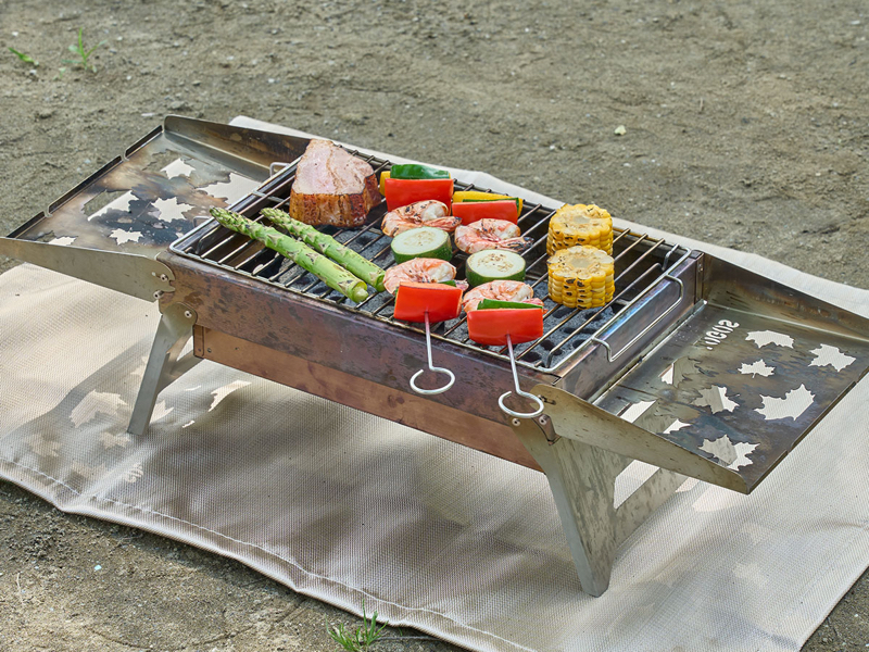 サイドパネルを倒すことでBBQも楽しめる