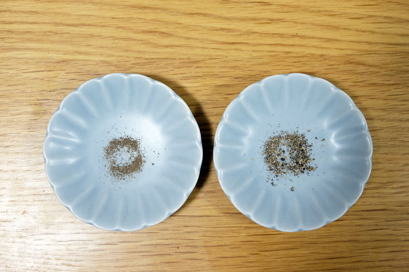 左が細挽き、右が粗挽き