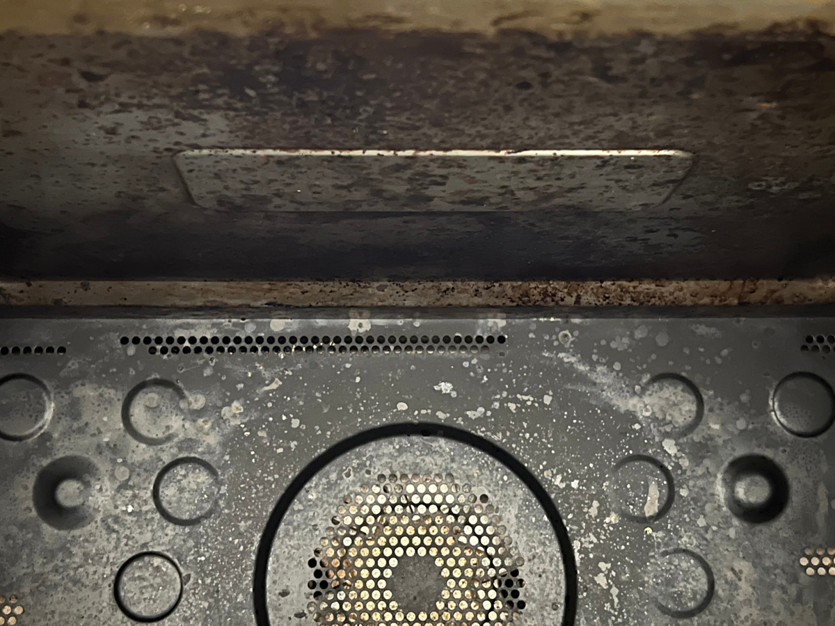 オーブンレンジの中がこんなに汚れているとは思いませんでした