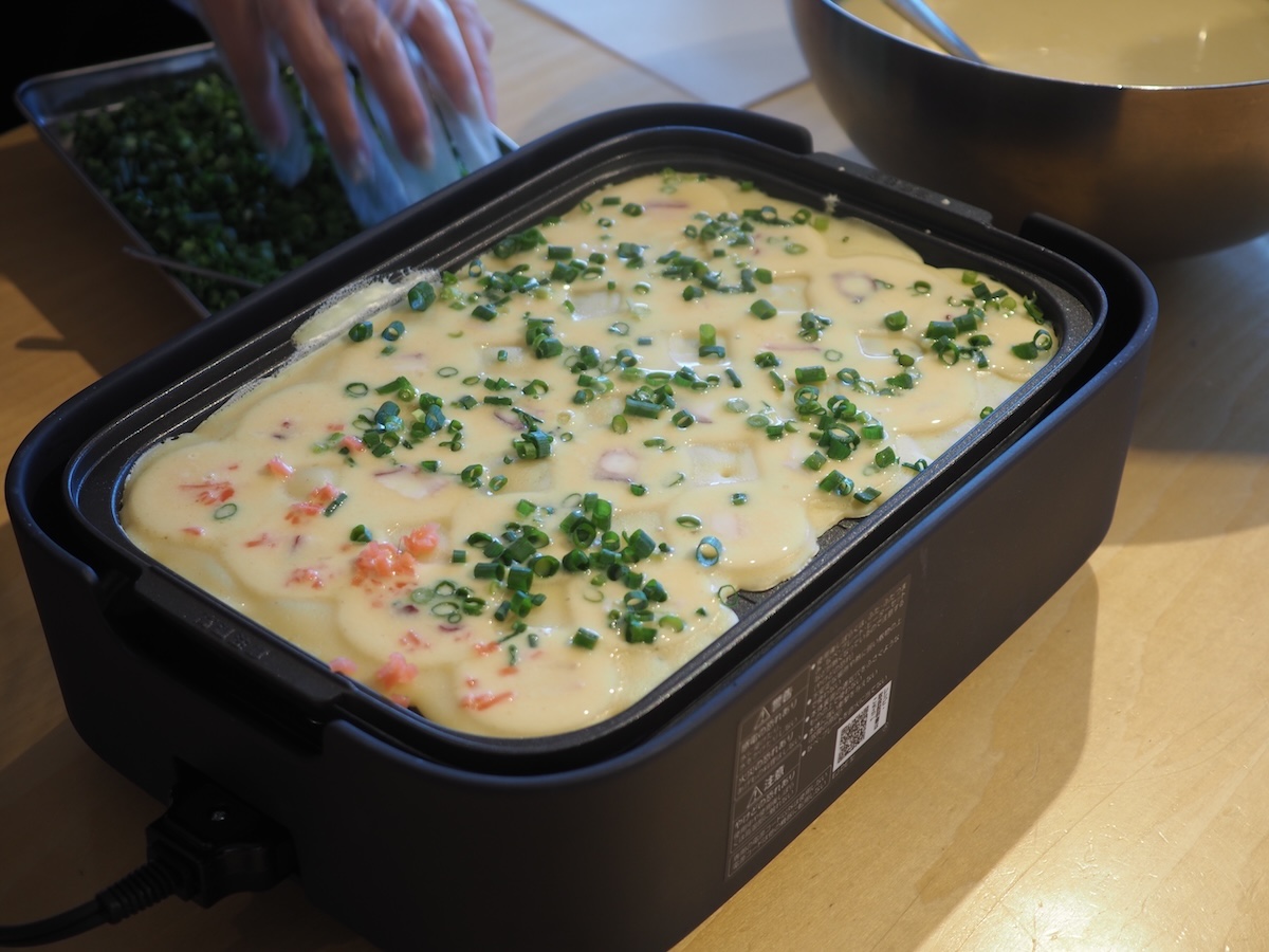 象印マホービンの「デイリーコンパクトプレート」で焼いているところ