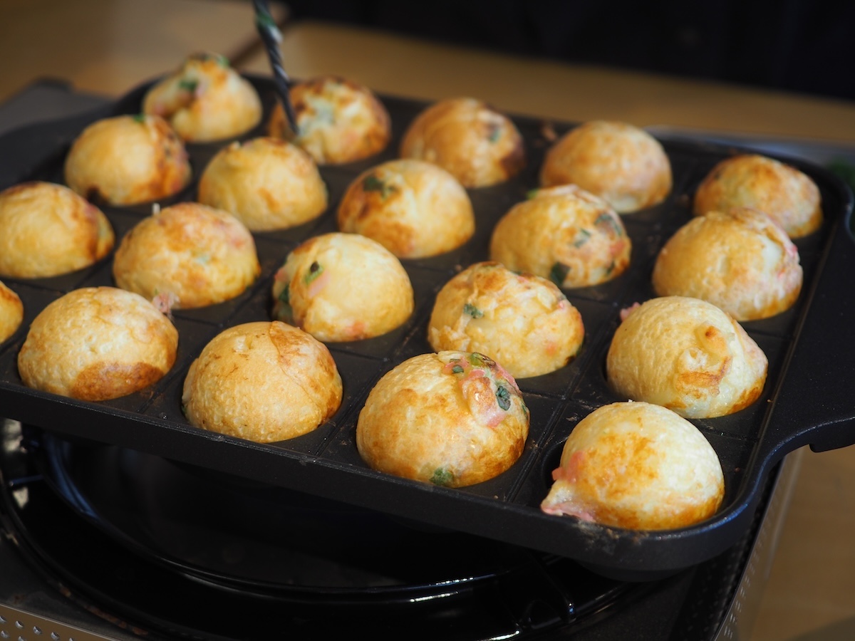 こんがりと焼き上げられるカセットコンロ+アルミプレート