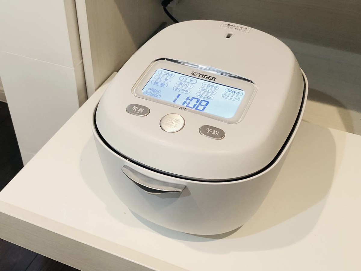 タイガー魔法瓶の100周年モデルとなる「炊きたて 土鍋ご泡火炊き JRX-T060/T100」