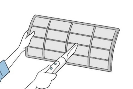 自動おそうじ機能なしの場合は、フィルターのほこりを掃除機などで吸いとる