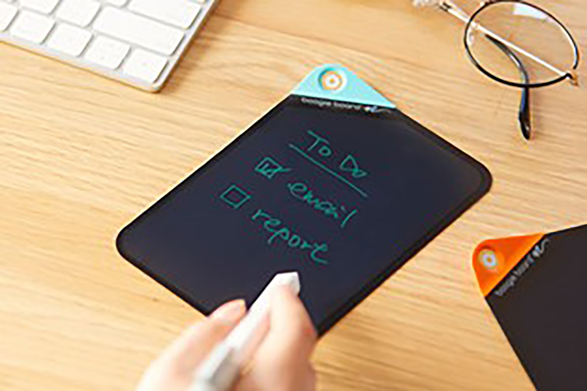 紙に書くような滑らかな書き心地。付属のスタイラス(描画用のペン)で、液晶画面に直接書き込みができる