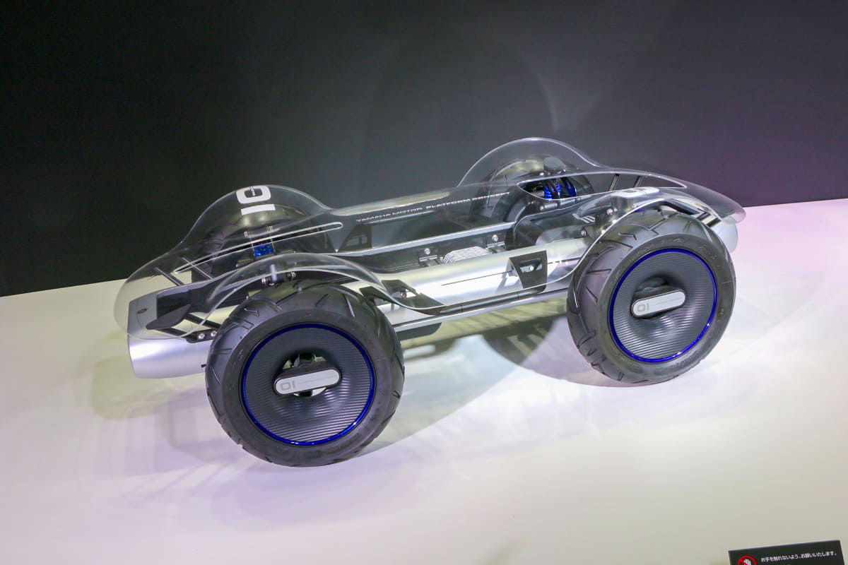 こちらが「YAMAHA MOTOR PLATFORM CONCEPT」。車体を複数連結する使い方もできるとのこと