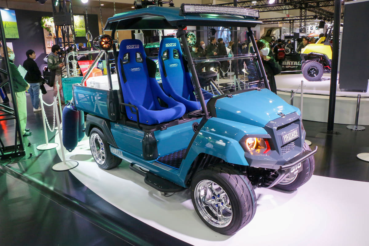 軽トラより少し小さいサイズで積載性を確保しつつ、スポーティなシートが装着されていて走りも楽しめる