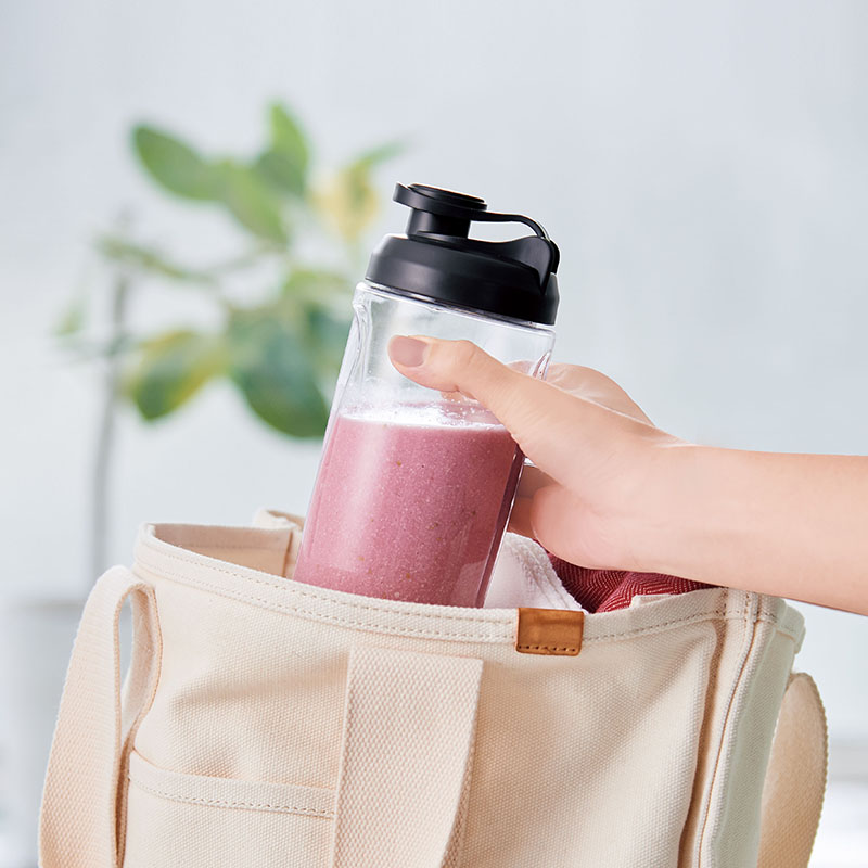 スムージーなどを作った後、そのまま持ち運ぶことができる