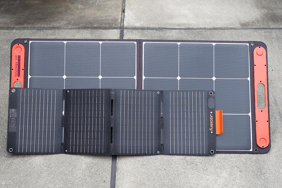 「Jackery SolarSaga 100」と「Jackery SolarSaga 40 Mini」の大きさを比較してみた