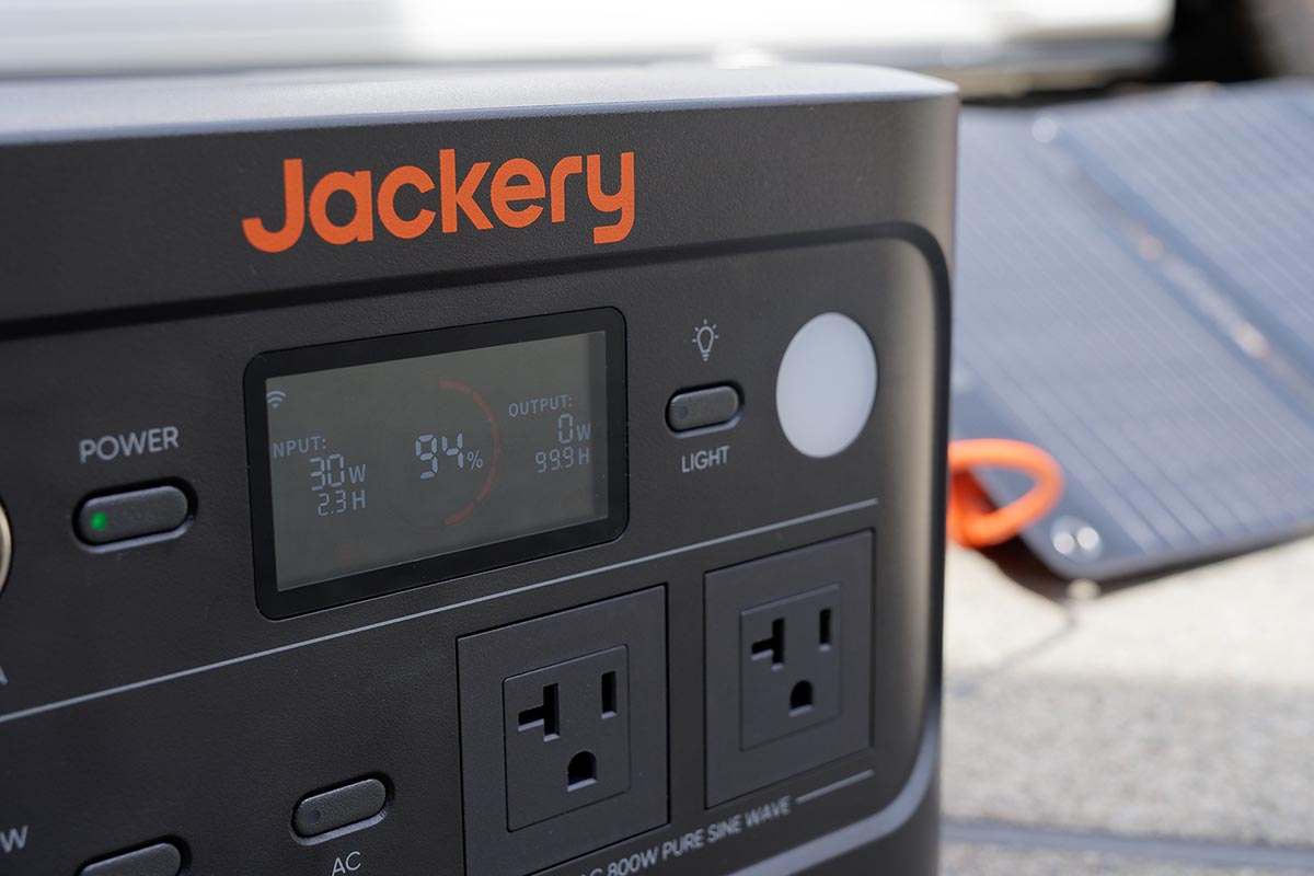 毎日が晴天とは限らない。この日は薄曇りだったが、それでも30Wで充電してくれた