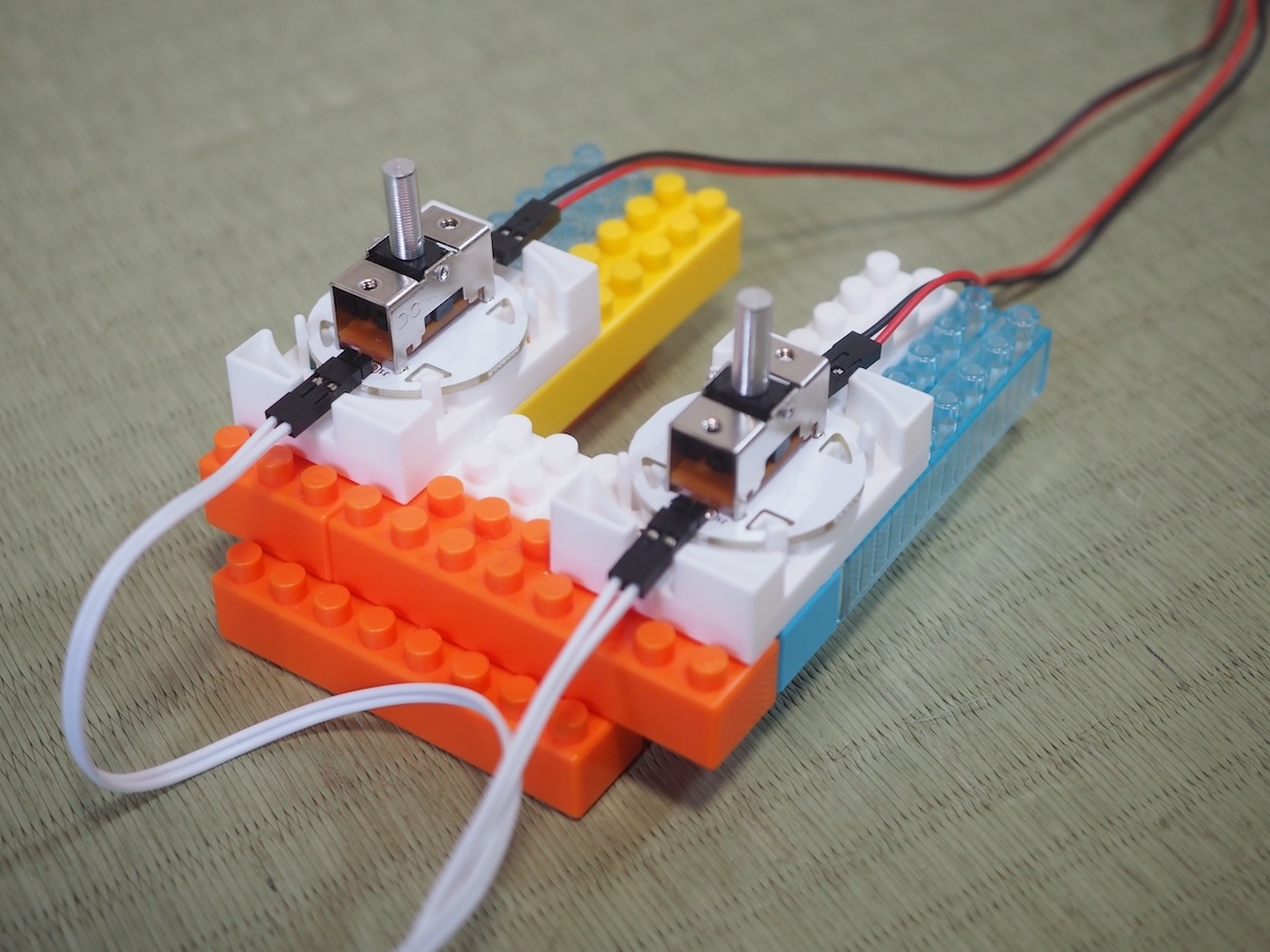スイッチを搭載させたコントローラー。某ゲーム機のようなコントローラーを作ろうとしていた