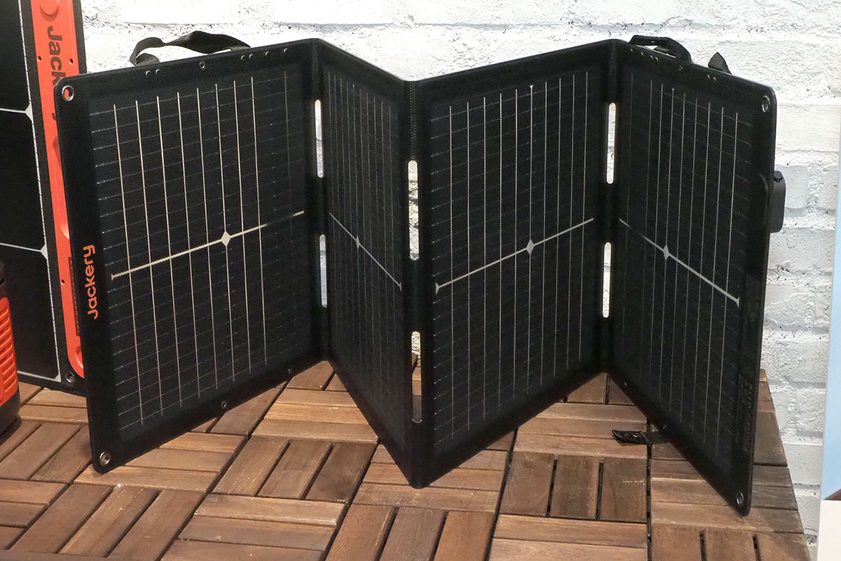 オフライン販売のセットに含まれるソーラーパネルJackery Solar Generator 600 Plus 100W Mini