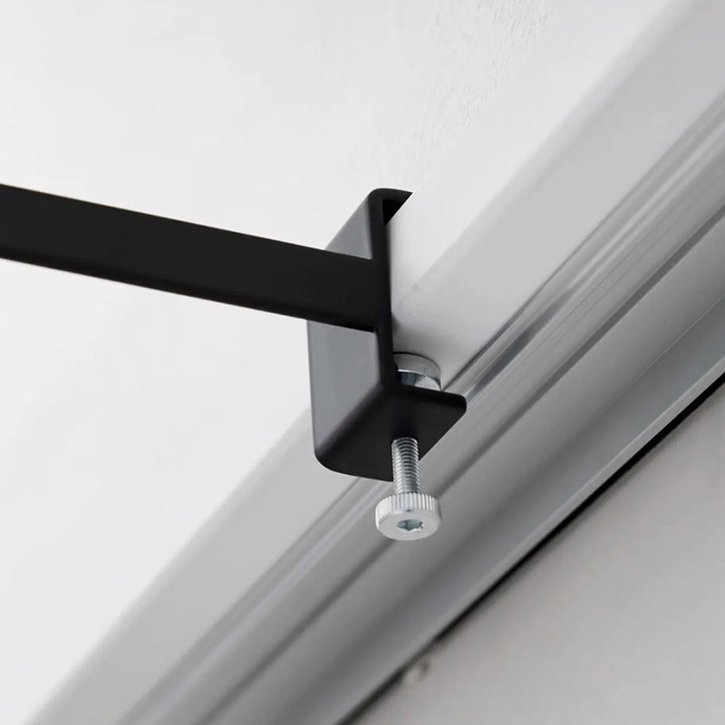 ピンとネジで簡単に固定できる