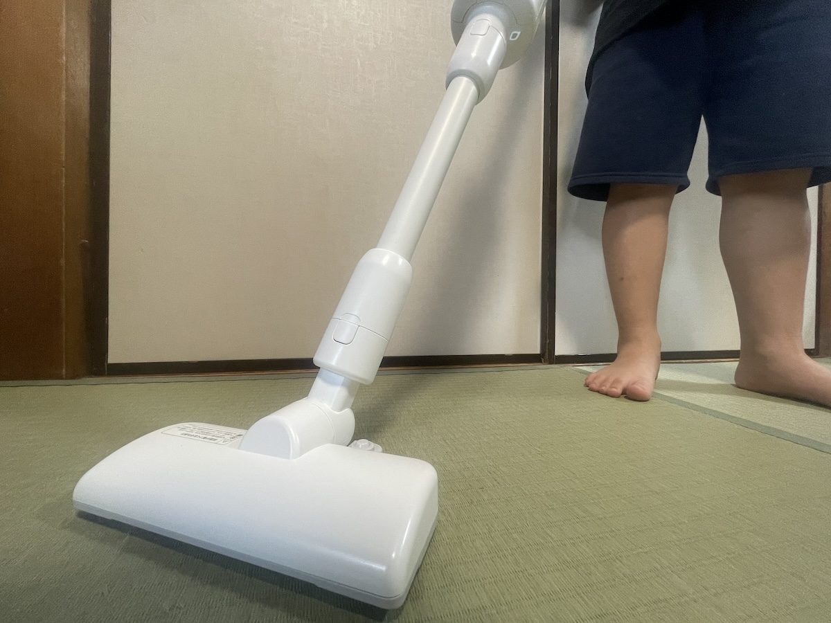 紙パック式コードレススティッククリーナー「らくらクリーナー SV-SK151」