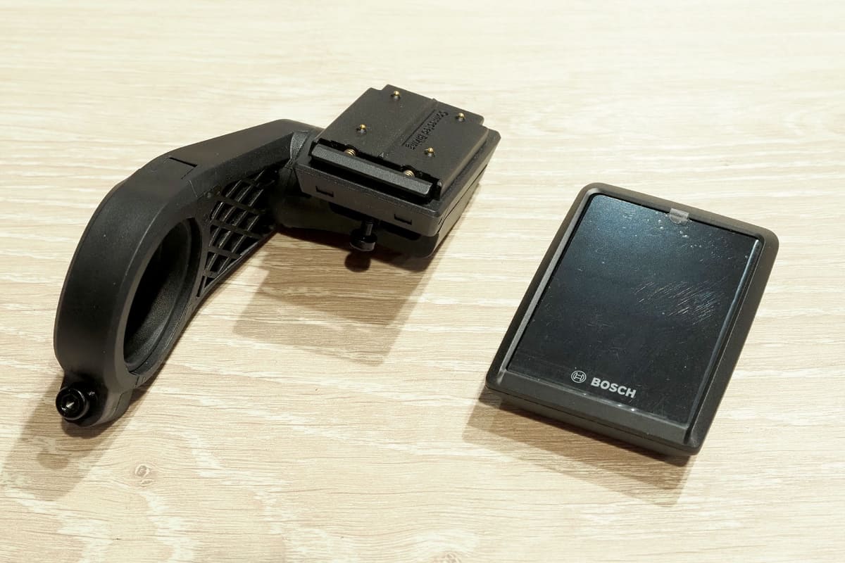 ボッシュSmartSystem(スマートシステム)対応の最新型ディスプレイ「Kiox(キオックス)」も装着します。Rail 9.7 Gen 4はコントローラーが装着されており、それだけでもe-bikeをコントロールできますが、ディスプレイがあると細かなデータを確認できて便利です