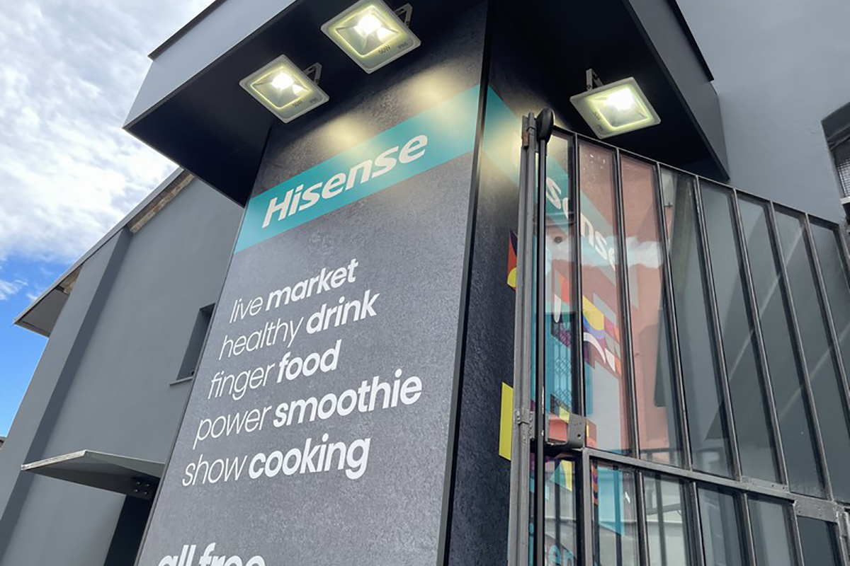 ミラノデザインウィークで家電メーカーの展示を見てきました。写真はトルトーナ地区で開催されたハイセンスの会場