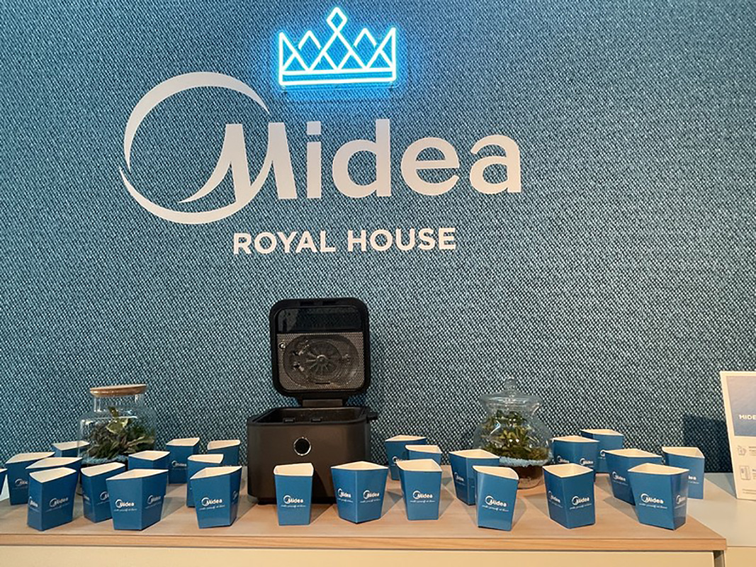 「Midea ROYAL HOUSE」がテーマ。カップにはポップコーンが!