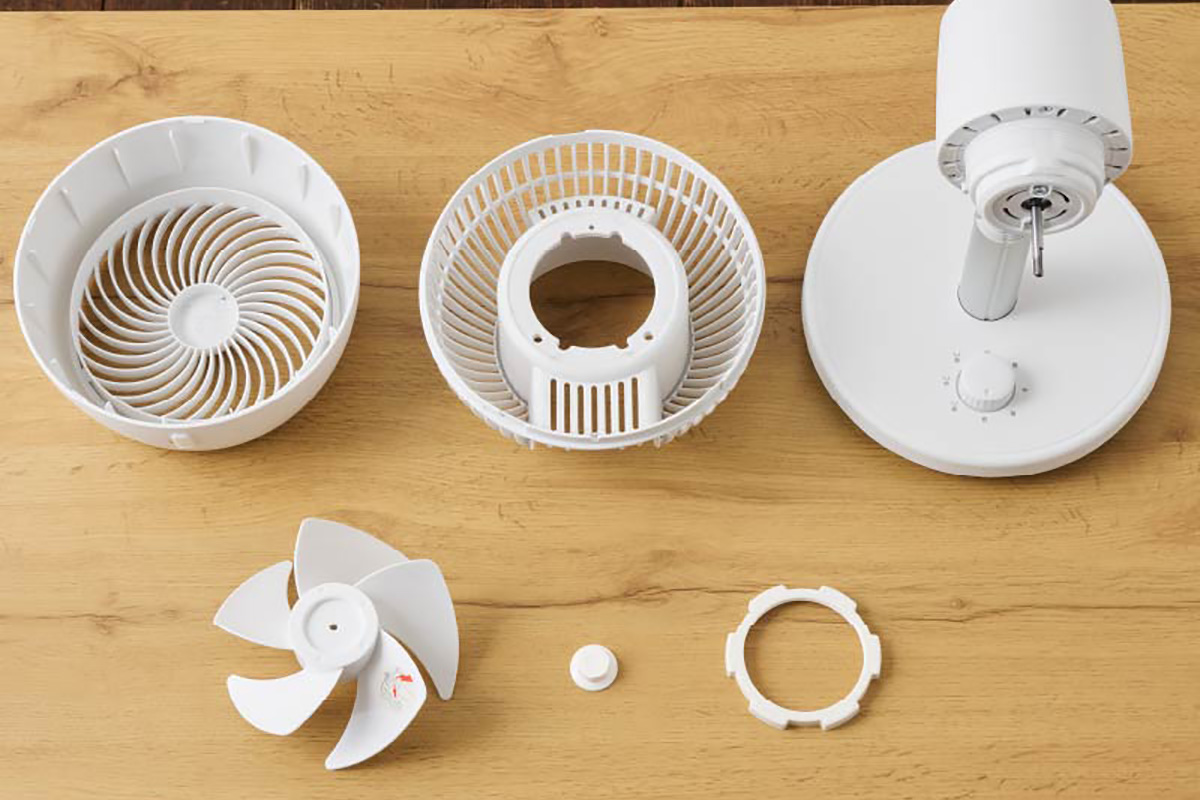 後ガードまで工具を使わずに簡単に取り外しできる「お手入れ簡単ガード」を採用。従来機より掃除がしやすくなった