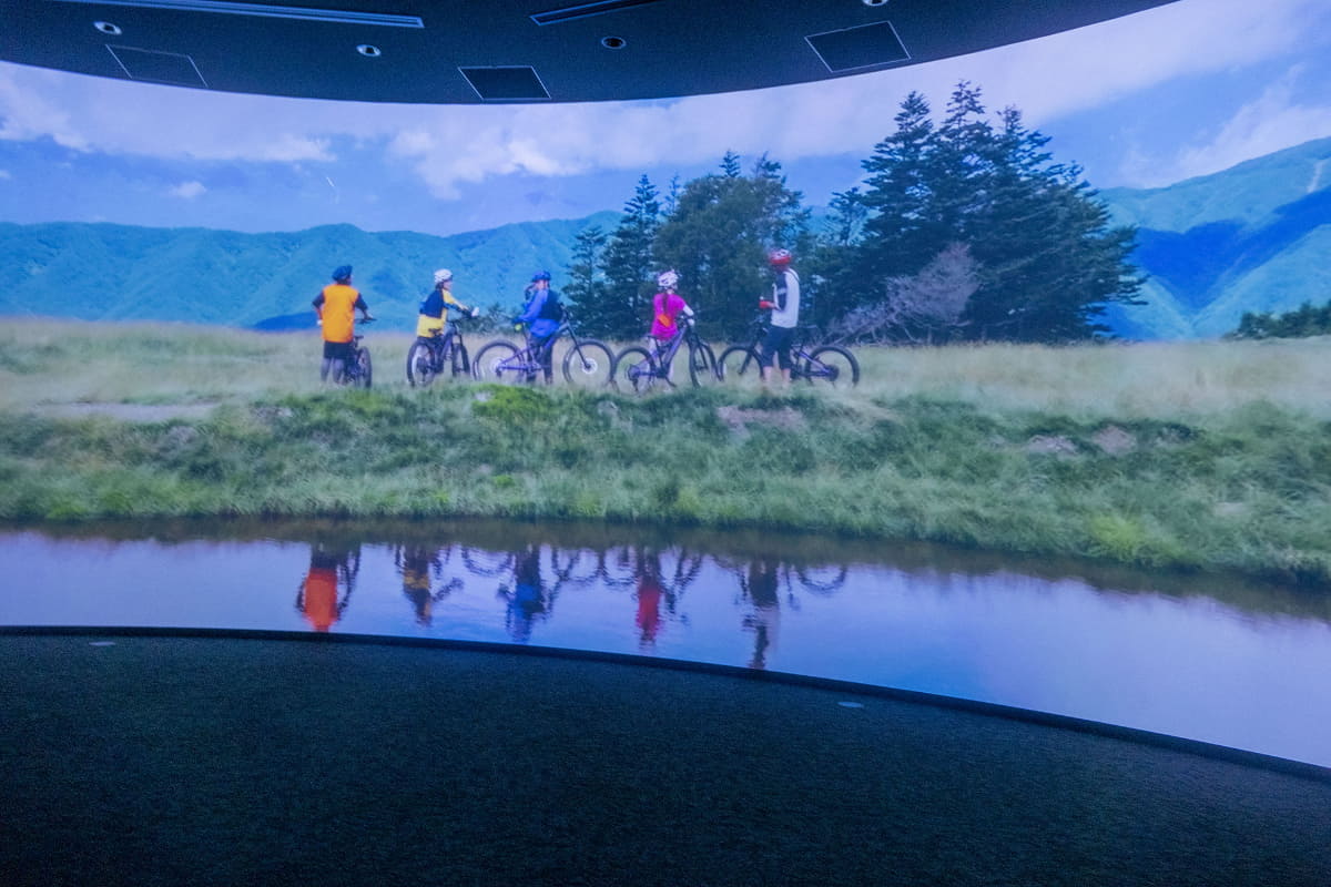 e-bikeの楽しさを知っている人は映像の後半部分のトレイルを走りたくなるはず