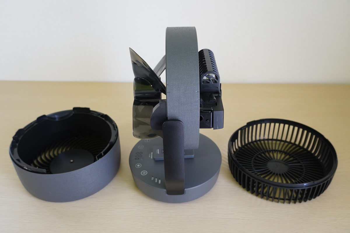 前カバーも後ろカバーもカンタンに外せるのはうれしい