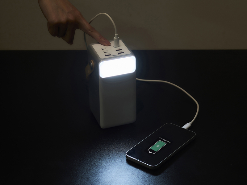 災害時にも役立つLEDライト付き