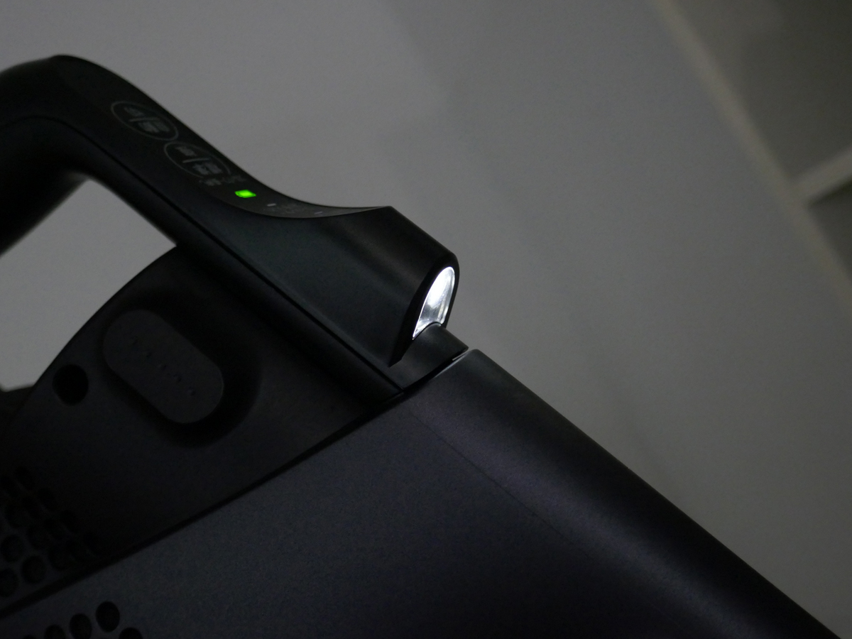 暗い場所の掃除に便利な「どこでもライト」